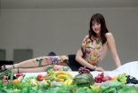 Người đẹp khỏa thân 'mời gọi' thực khách dùng bữa