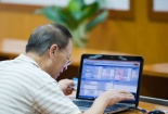 Thị trường chứng khoán: Tin xấu làm hai mã HAG và HNG đỏ rực