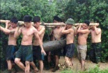 Phát hiện 4 quả bom nằm 'chình ình' dưới ao khi tát cá, vét bùn 