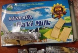 Clip: Hãi hùng bánh sữa Ba Vì Milk mốc đen dù còn hạn 4 tháng