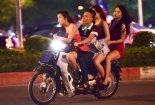 Hà Nội: Tóm gọn các quái xế chở gái ‘dịch vụ’ lạng lách trên đường