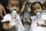 Nghi vấn sữa kém chất lượng gây bệnh lạ cho trẻ em các trường học ở Trung Quốc 