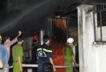 Kẹt cửa cuốn giữa biển lửa rợp trời, đôi vợ chồng 70 tuổi tuyệt vọng kêu cứu