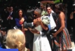 Sợ khóc trong lễ tốt nghiệp của con, Obama đeo kính đen