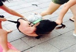 Hình phạt nào 'thích đáng' cho tội đánh ghen gây thương tích với động cơ đê hèn?
