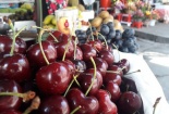 Phơi nắng cả ngày, Cherry Mỹ nhập khẩu vẫn tươi 'roi rói'