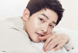 Song Joong Ki bị hàng nghìn người ‘giẫm đạp lên mặt’ khiến fan nổi đóa