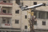 'Đỉnh cao' man rợ, IS treo xác phi công Syria ngoài đường để thị uy