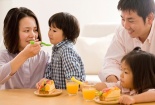 5 loại thực phẩm không nên cho con ăn ngày mưa bão
