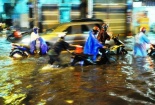 TP Hồ Chí Minh ngập nặng, giao thông rối loạn vì cơn mưa lớn vào giờ tan tầm