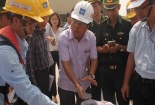 Lấy mẫu phân tích 168 tấn bùn nhập khẩu của Formosa Hà Tĩnh
