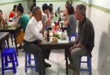 CNN tung clip Tổng thống Obama dùng đũa ăn bún chả thành thạo
