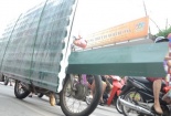 Chủ tịch Hà Nội yêu cầu xử lý mạnh 'hung thần' chở hàng cồng kềnh 