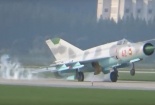 Máy bay chiến đấu MiG-21 Triều Tiên gặp sự cố hạ cánh khi trình diễn