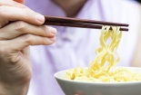 Dễ mắc trọng bệnh nếu ăn mì tôm mỗi ngày