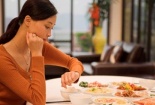 Mắc nhiều bệnh nguy hiểm bởi thói quen ăn tối muộn của người Việt
