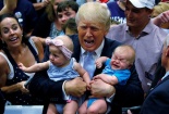 Tỷ phú Donald Trump: Từ mơ ước làm thợ xây đến ông chủ nhà Trắng