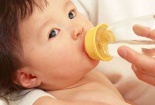 Cực nguy hiểm nếu cho trẻ sơ sinh uống nước lọc sai cách