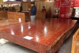 Phản gỗ giá 3,8 tỷ bằng căn biệt thự trong nhà đại gia Việt