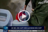 Clip: Bắt quả tang cơ sở sản xuất giấm bằng nước lã pha hóa chất ở Hà Nội