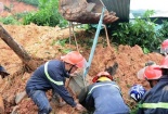Sạt lở núi ở Nha Trang vùi lấp 10 căn nhà, ít nhất 2 người chết