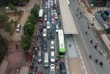Ô tô, xe máy đi vào làn đường dành cho xe buýt nhanh bị phạt thế nào