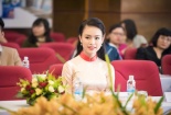 'Người đẹp truyền thông' Ngọc Vân rạng rỡ với áo dài của đàn chị Ngọc Hân