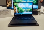 Cận cảnh chiếc Laptop đầu tiên thế giới tích hợp sạc không dây