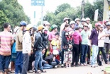 Tai nạn giao thông ngày 4/2: Xe khách đi lễ bị tàu hỏa tông bẹp dúm, 6 người thương vong