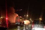 Xe container cháy rụi đầu trên cầu Thanh Trì