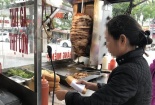 Tiết lộ doanh thu tiền tỷ của xe đẩy bánh mì vỉa hè
