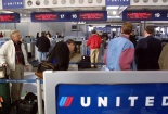 Vụ việc đuổi hành khách ra khỏi máy bay: United Airlines sai ở đâu?
