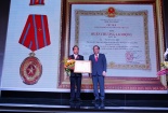 DN Nguyễn Đặng Hiến nhận Huân chương Lao động hạng Ba