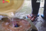 Kỳ lạ nước giếng khoan bốc cháy ngùn ngùt như cồn ở Quảng Trị