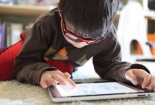 Cảnh báo trẻ chậm nói vì sử dụng thiết bị điện tử cầm tay