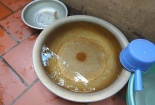 Nước sinh hoạt màu vàng, đóng cặn ở khu dân cư tại Hà Nội