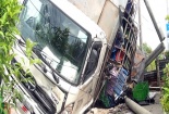Tai nạn giao thông ngày 20/5: Bị xe tải tông trực diện, chồng tử vong, vợ nguy kịch
