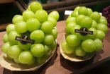 Lý giải vì sao nho mẫu đơn giá hàng triệu đồng 1 kg vẫn hút khách