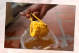 Nguy cơ ngộ độc chì nặng do ăn...ngô luộc vỉa hè