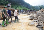 Bộ trưởng Tài nguyên và Môi trường Trần Hồng Hà vào tâm lũ Mù Cang Chải