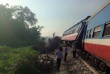 Chuyến tàu chở hơn 100 hành khách trật bánh khi vào ga