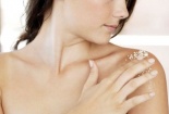 Tẩy da chết toàn thân không đúng thời điểm, có ngày bạn phải gặp bác sĩ