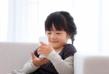 Trẻ em sở hữu điện thoại di động nhiều khả năng bị đe dọa trực tuyến