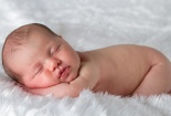 Hé lộ phản xạ thú vị của bé trong 70 phút đầu tiên chào đời