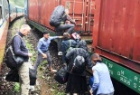 Sạt lở núi khiến tàu chở 247 hành khách bị mắc kẹt trên đèo Hải Vân