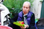 Gặp người gói hoa Tết giữ nét đẹp của Hà Nội xưa