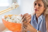 Cảnh báo: Cơm trắng có thể khiến người bị viêm khớp 'khổ sở' hơn