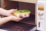 Ham rẻ dùng hộp nhựa kém chất lượng đựng thức ăn nguy cơ thêm bệnh