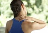 Ngủ gục trên bàn giờ nghỉ trưa – thói quen gây ra hàng loạt tác hại không ngờ