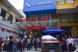 Nữ đại gia gửi 245 tỷ bị mất: Công an khám xét Eximbank TP.HCM, tạm giữ 2 nữ nhân viên